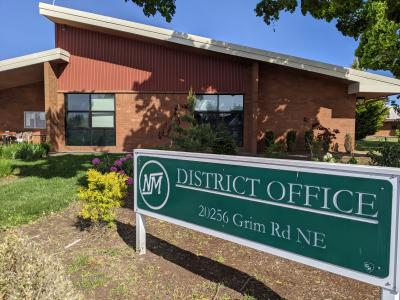 An image of the front of the School District office