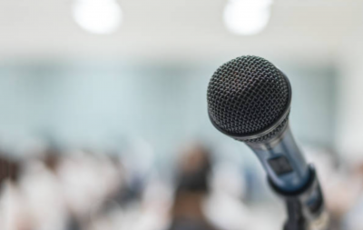An image of a microphone